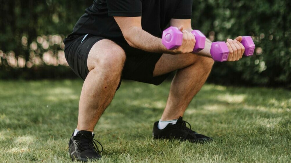 Squat exercise with dumbell