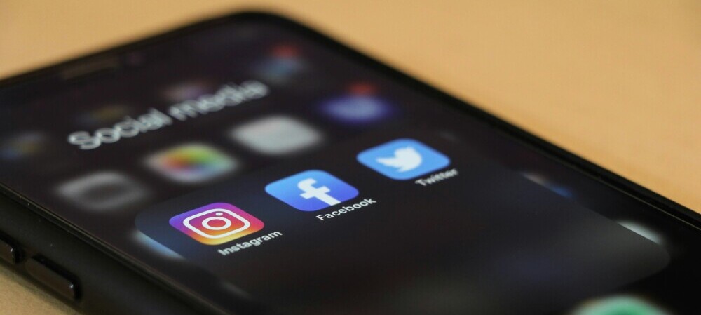 Mobile phone with social media icons