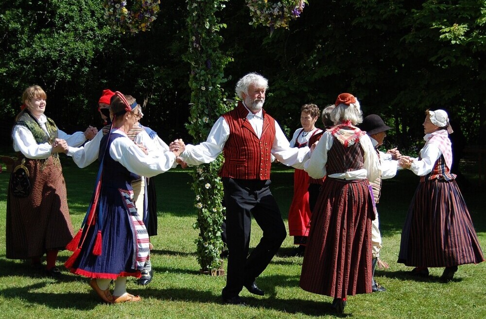 folk dancers