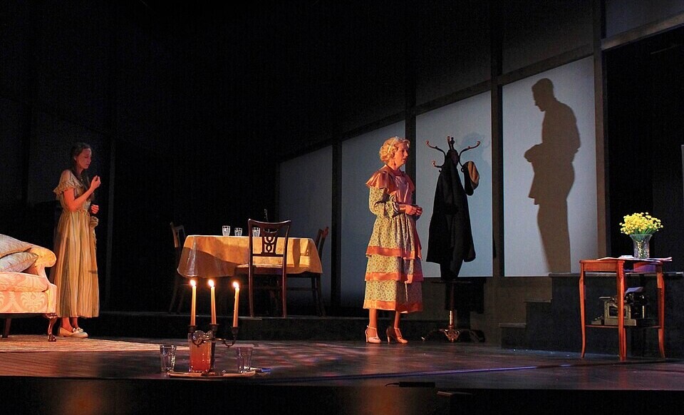 Scene from The Glass Menagerie showing stage lighting and silhouettes