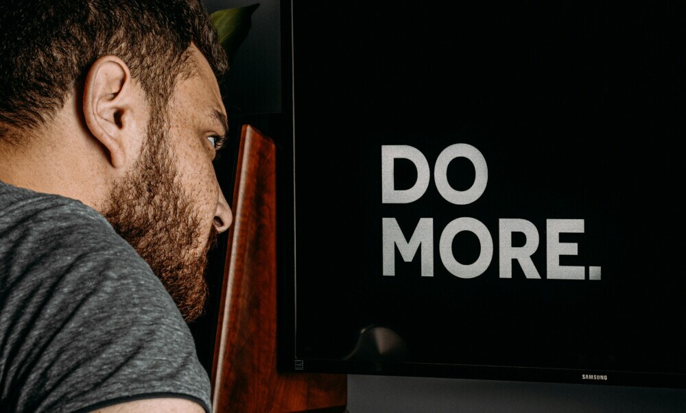 Affiliate marketer staying committed to long-term goals