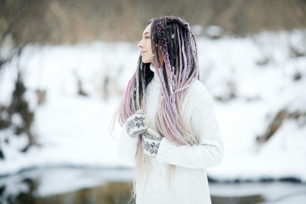 White often stands out in dreams, bringing a sense of purity and innocence. It's like a fresh coating of snow that signals a clean slate or new beginnings. 