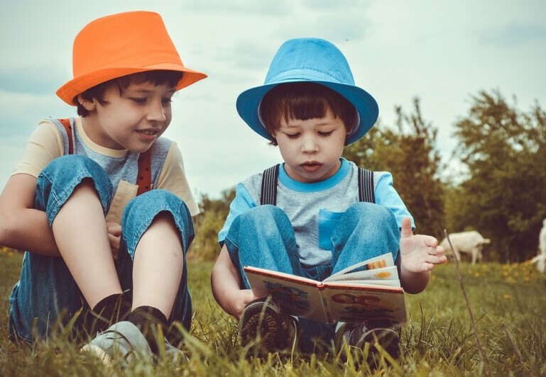 kids sharing storytelling