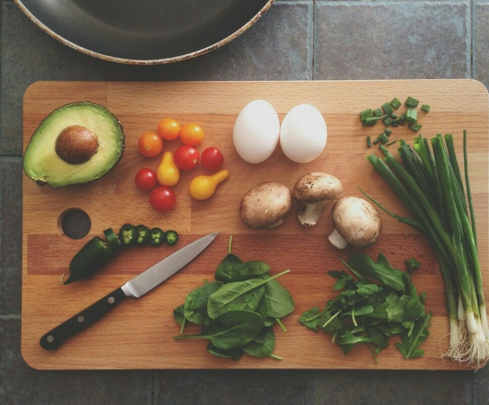 components of a healthy diet, eggs, avocado, spinach, onion, peppers