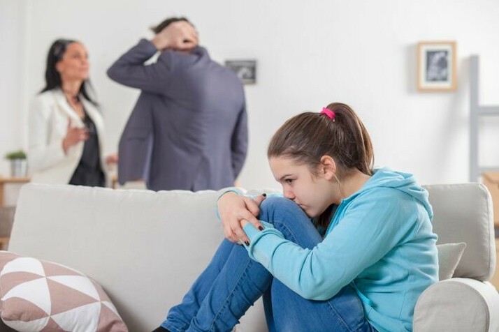 child witnessing parents in conflict