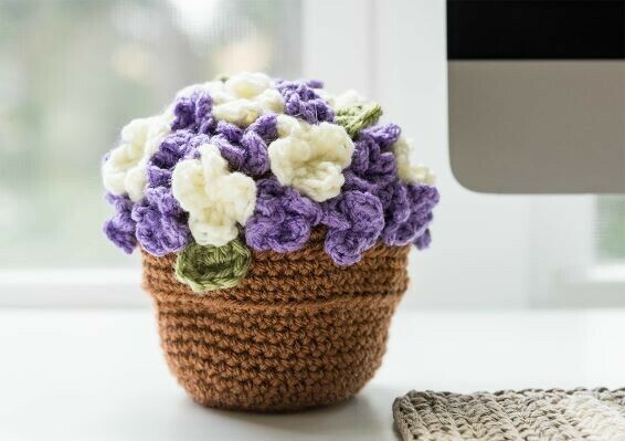Say goodbye to wilting flowers! Explore 20 free crochet patterns for beautiful, everlasting flowers in pots that brighten any room. Click to learn more!