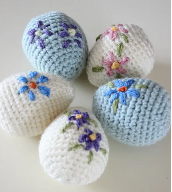 Easter crocheting just got more exciting! Explore 20 free patterns for all levels to celebrate the season in style.