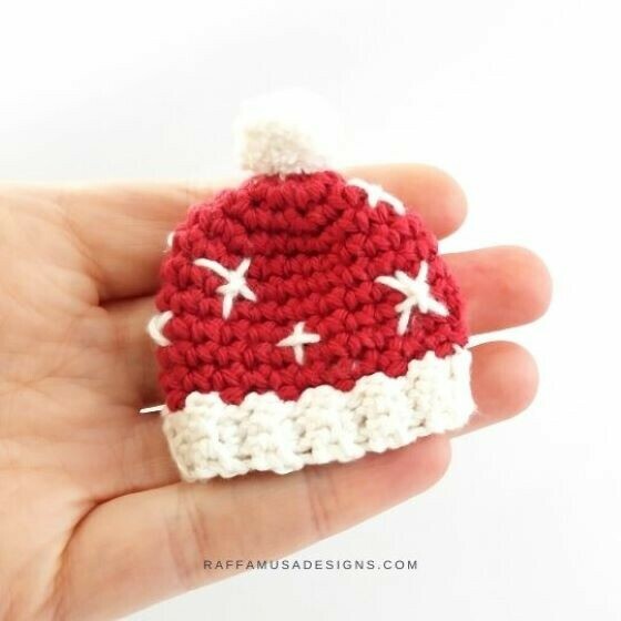Embrace the joy of crocheting with 42 free tree ornament patterns. Create unique decorations for a truly special Christmas!