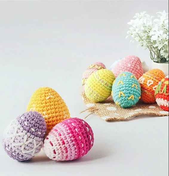 Celebrate Easter with 20 free crochet patterns! From adorable bunnies to beautiful eggs, make your holiday truly special.
