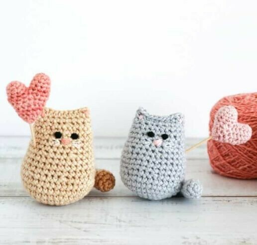 Get hooked on love with 14 fast and free crochet patterns for Valentine's Day. Click to learn more!