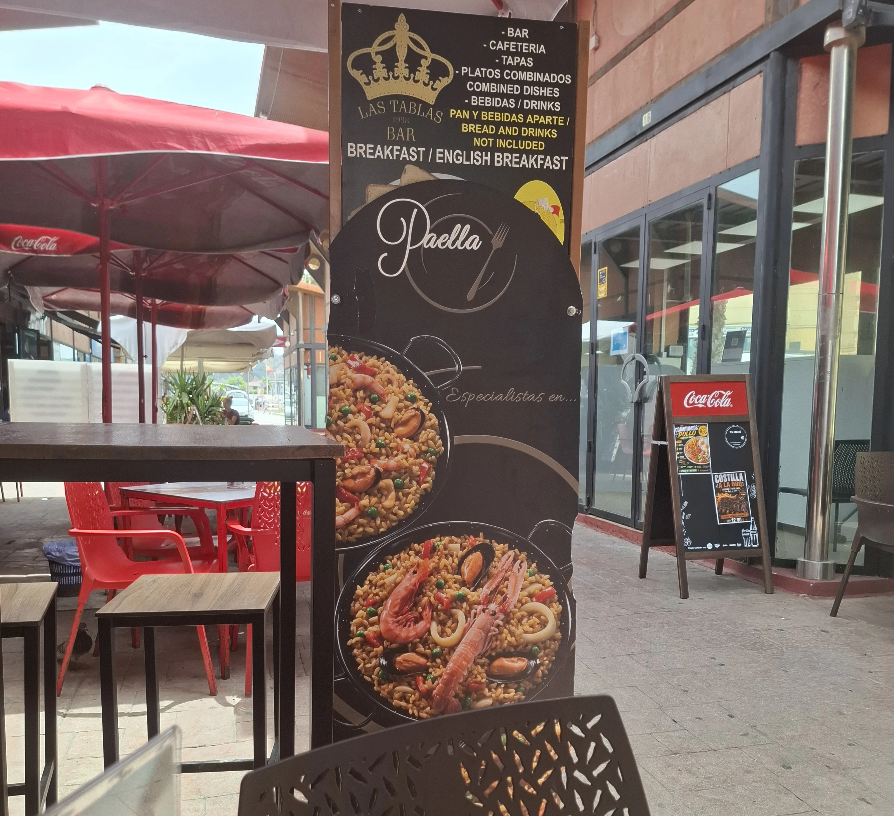 Restaurant on the strip close to the Spain-Gibraltar border in La Linea photo taken in June 2026