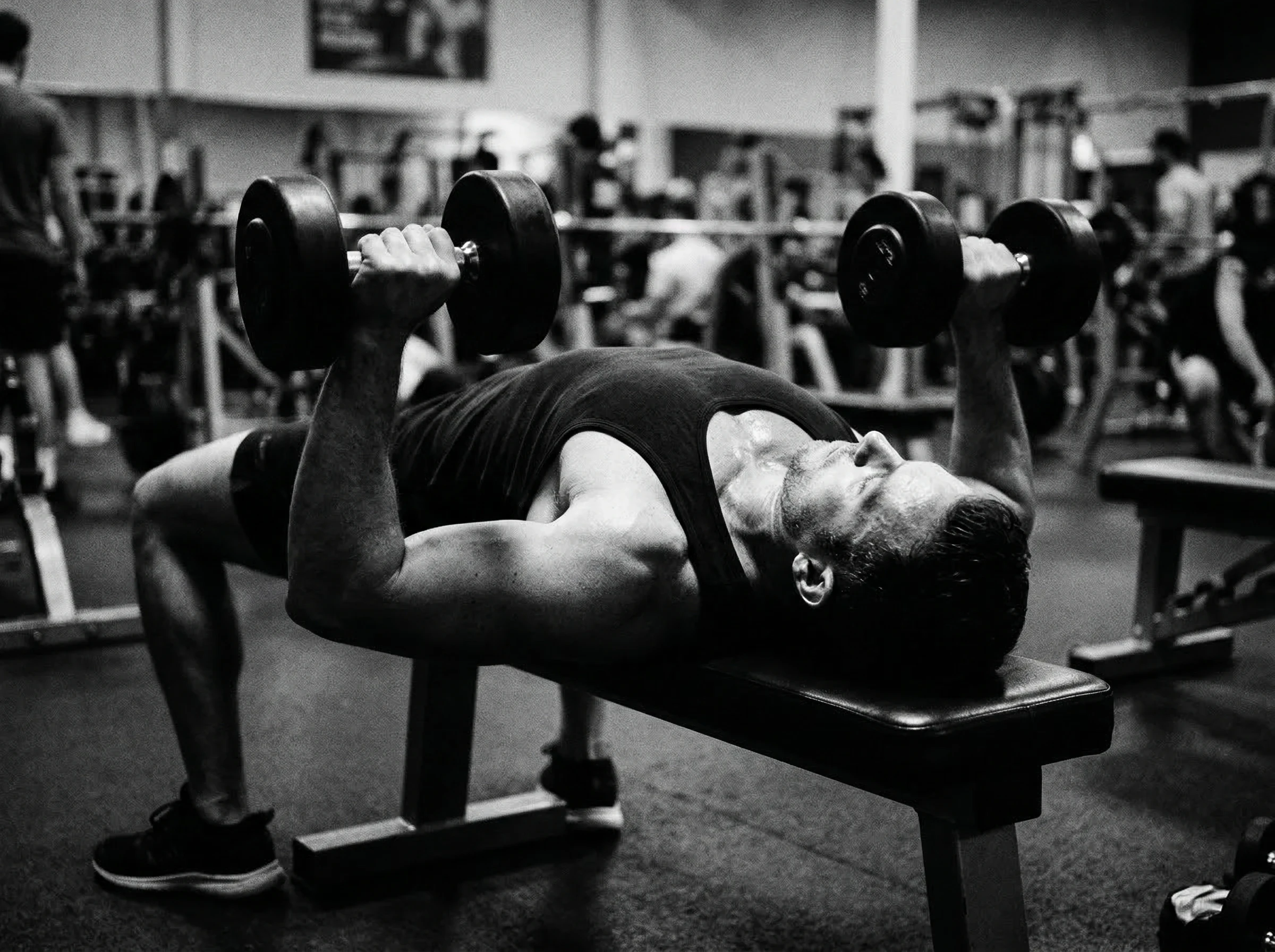 Dumbbell chest press - a core exercise for beginners and advanced weight lifters