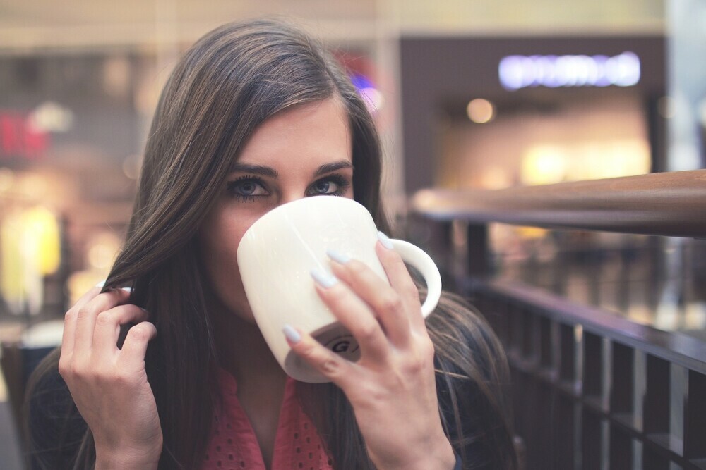 woman drinkikng coffee