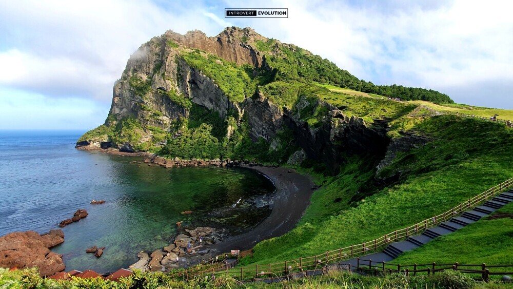 Peaceful landscape representing early morning rituals for introverts