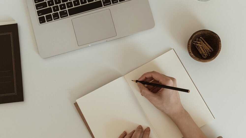 Notepad and laptop - Beginner’s Guide To Futures Trading