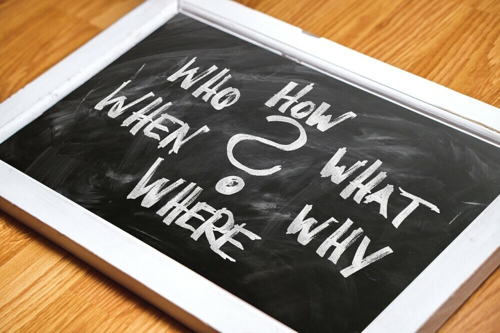 Chalkboard with the words who, when, what, why, where and how written down