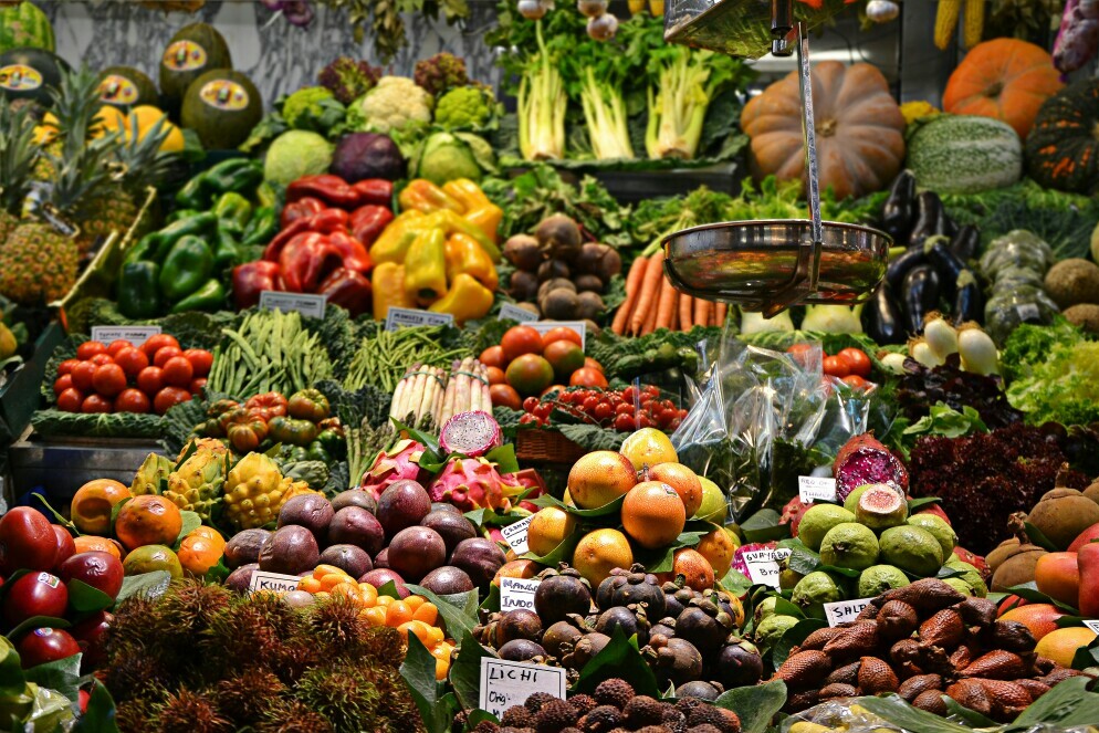 What are the benefits of eating whole foods? 