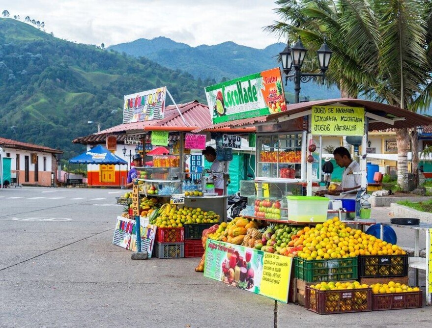 Vendedor de frutas y jugos