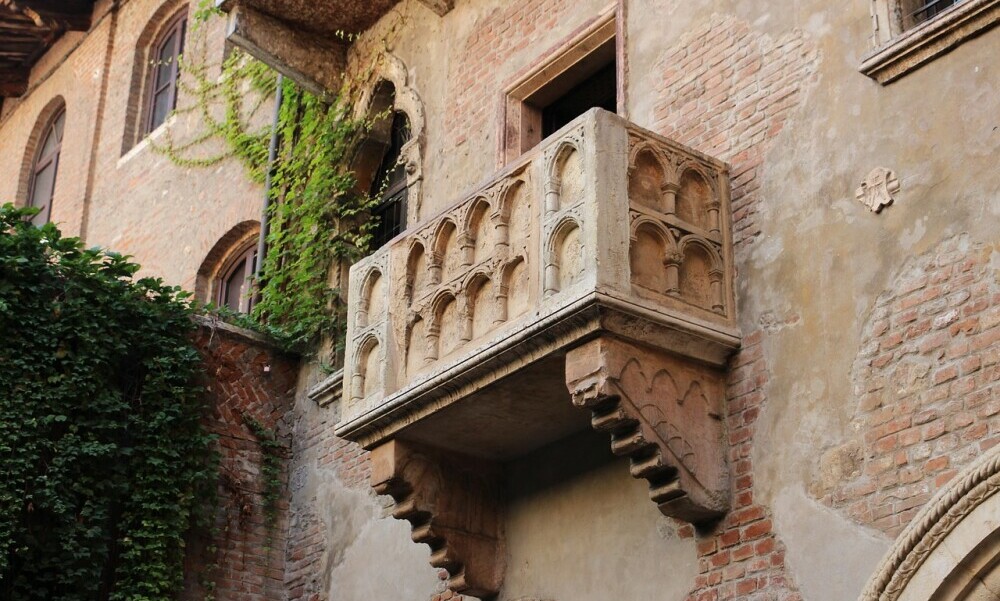 Juliet's balcony