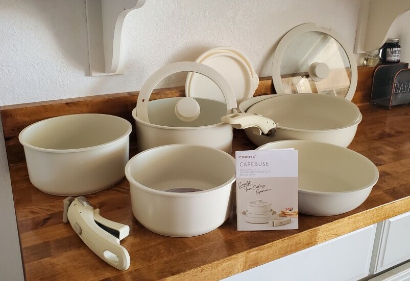 CAROTE 11 Pc Removable Handle/ Cookware Set RV Traveling