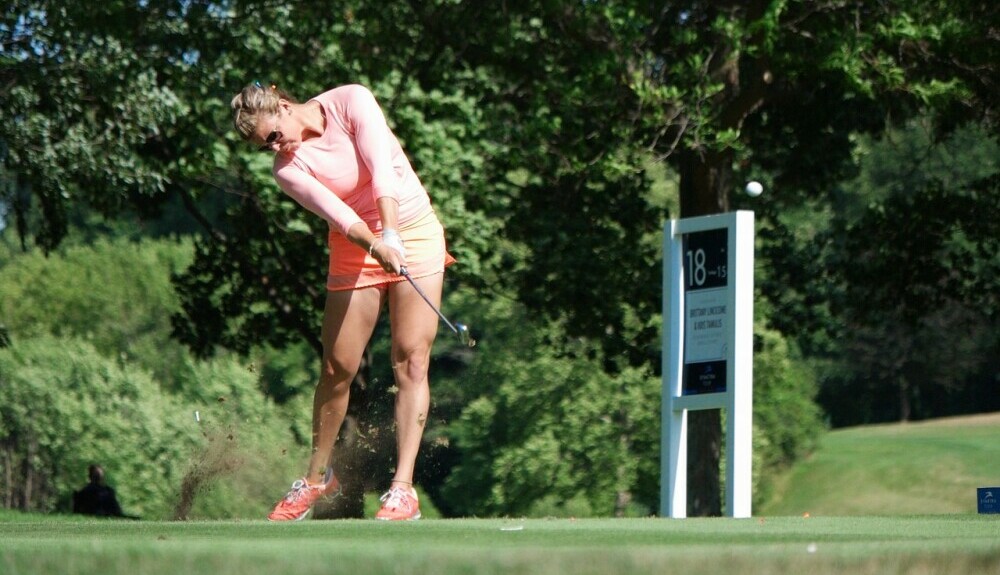 female golfer