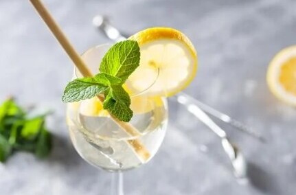 Scotch & Elderflower Fizz cocktail