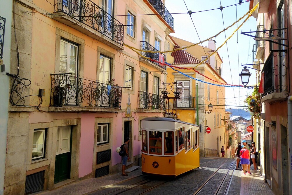City Breaks For Midlife Women: Quick Escapes For A New Perspective: Lisbon