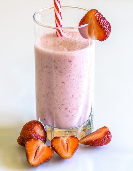 A smoothie with protein powder, milk, strawberries and oats can be a great breakfast!