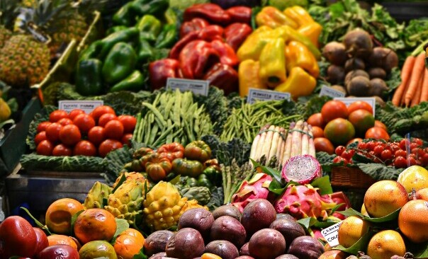 Fruits and vegetables rich in vitamin C are good for joints.