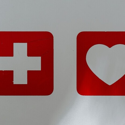 first aid/safety signs