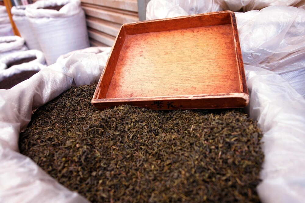 black tea leaves loose