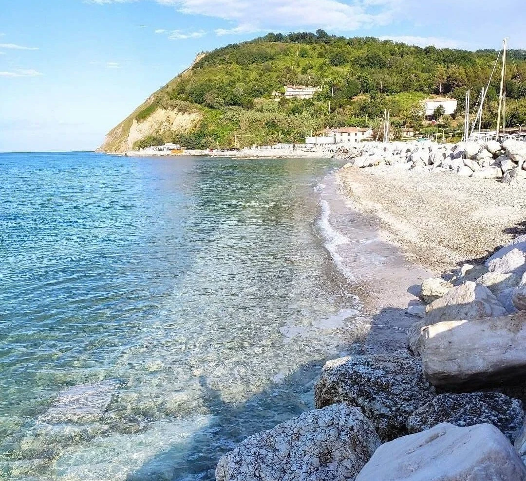 Spiaggia di Vallugola, Marche
