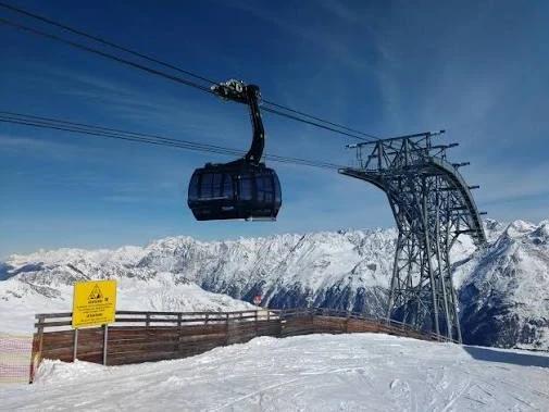 Glacier Ride 3S gondolas
