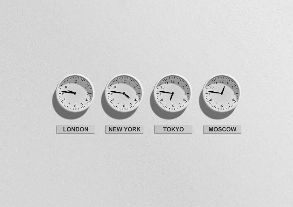 clocks-different-time-zones