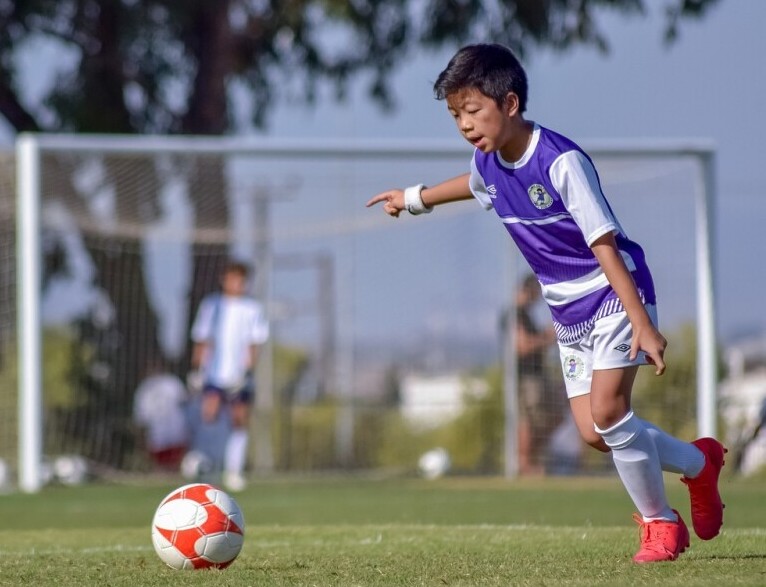 young player shooting